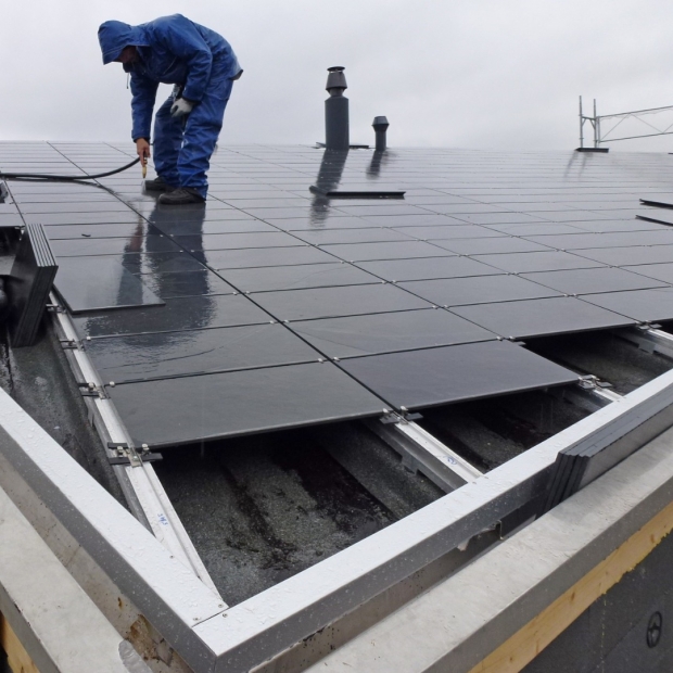 Łupkowe pokrycie dachu jest dobrane do elewacji