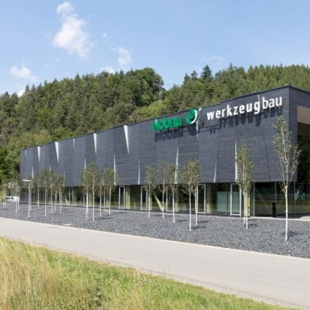 Fasada łupkowa komercyjnego budynku