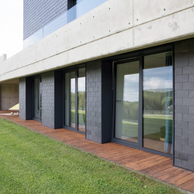 Monolit na polanie - wokoło łupek