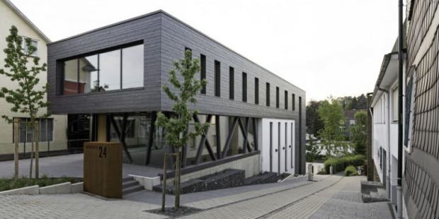 Impuls dla tradycji - nowoczesna fasada z  łupka