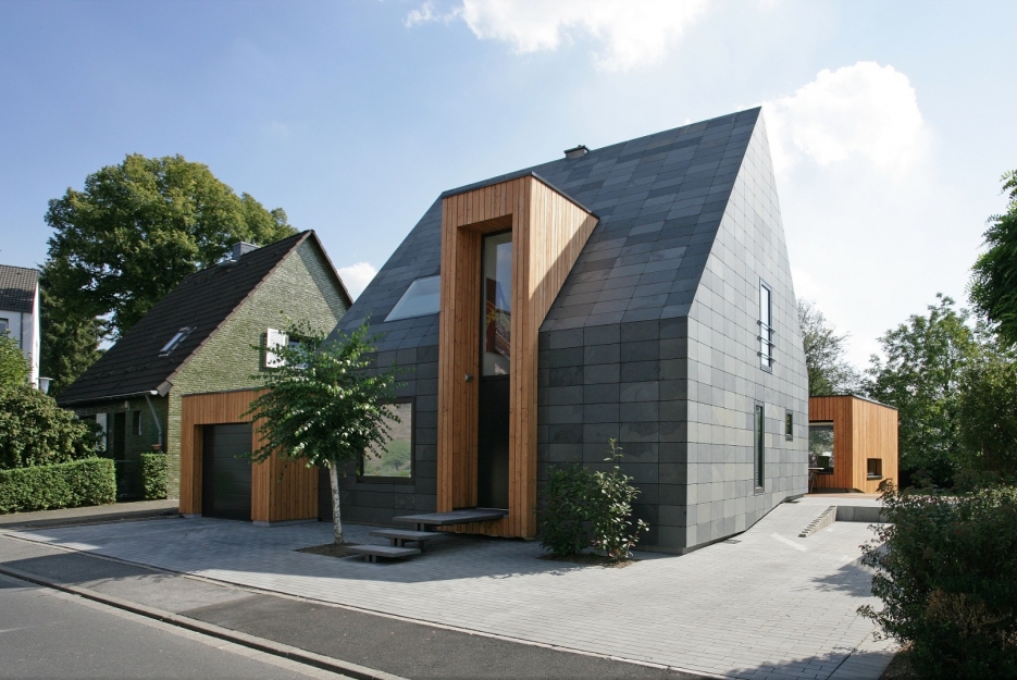 Siedlungshaus-hinter-Schiefermantel-Abb-01