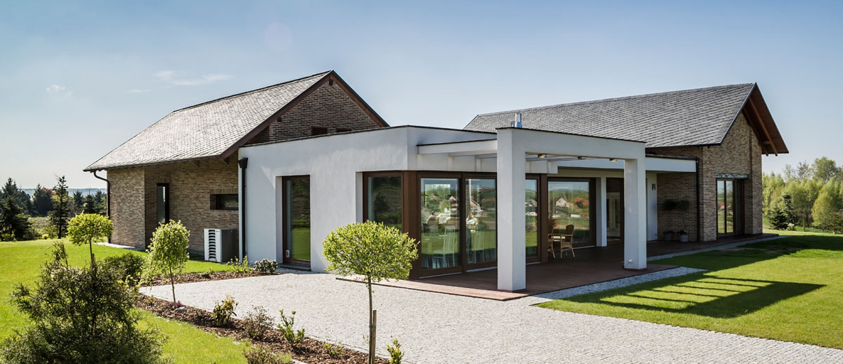 Dwa budynki połączone w jeden dom