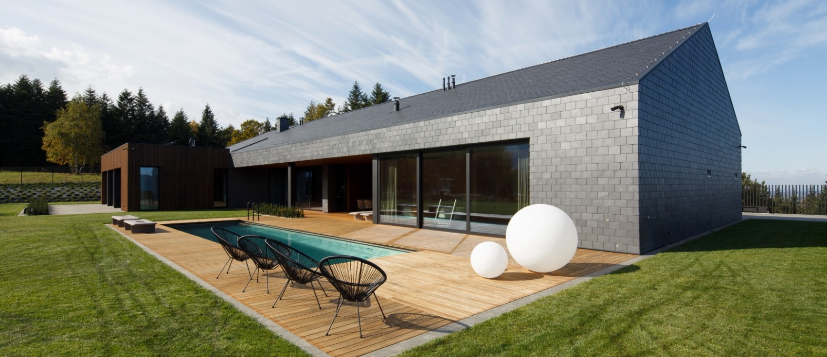 Prosta bryła domu w Beskidach